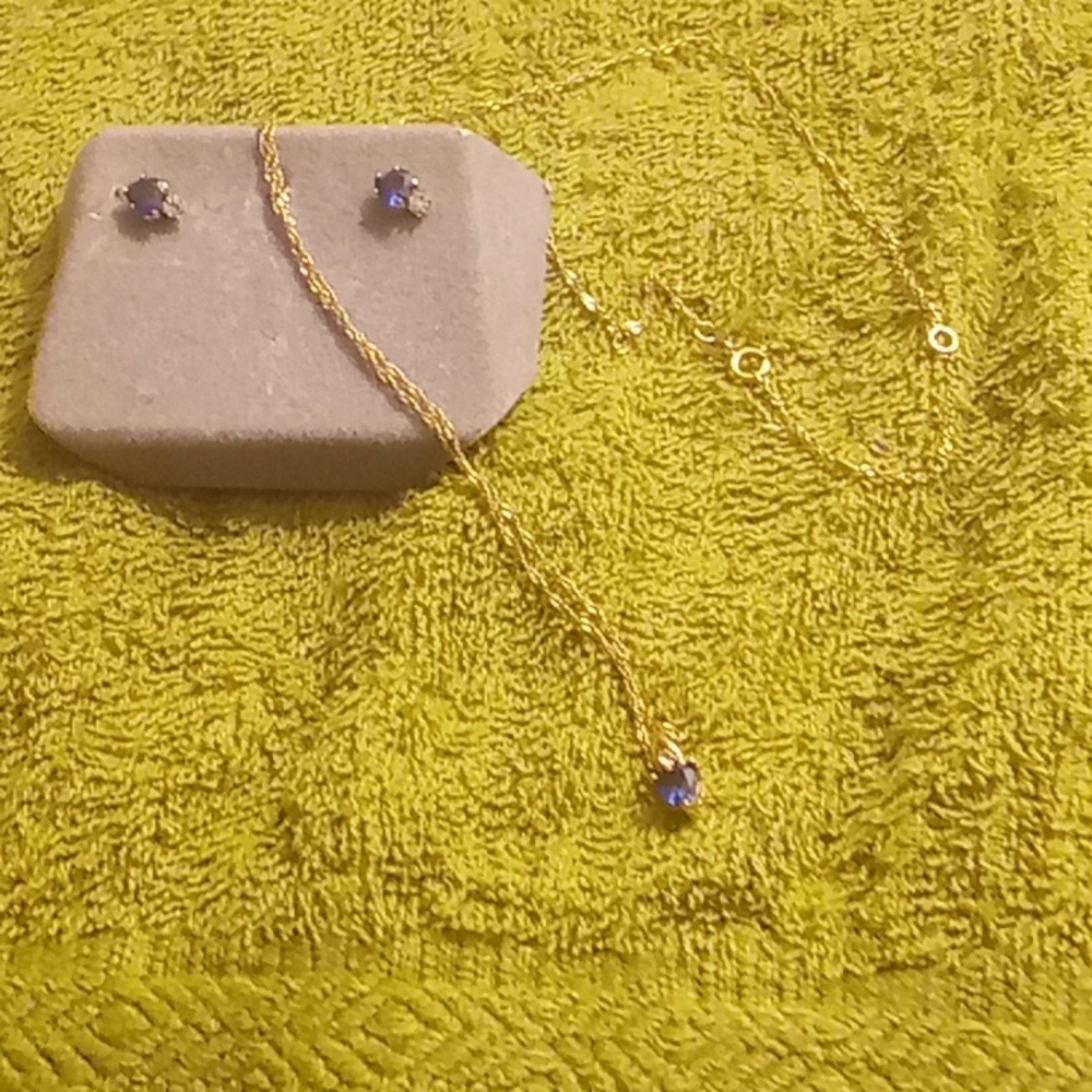 10kt blue topaz